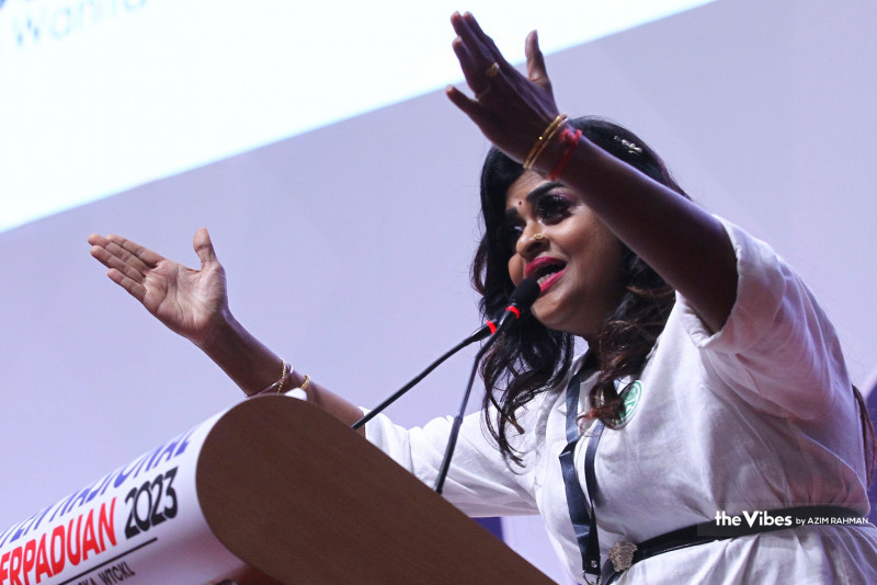 Wanita MIC chief breaks into song at unity govt convention