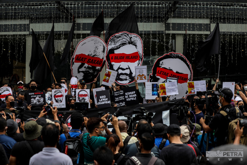 [UPDATED] #ManaKapalLCS protesters demand govt account for RM6 bil spent