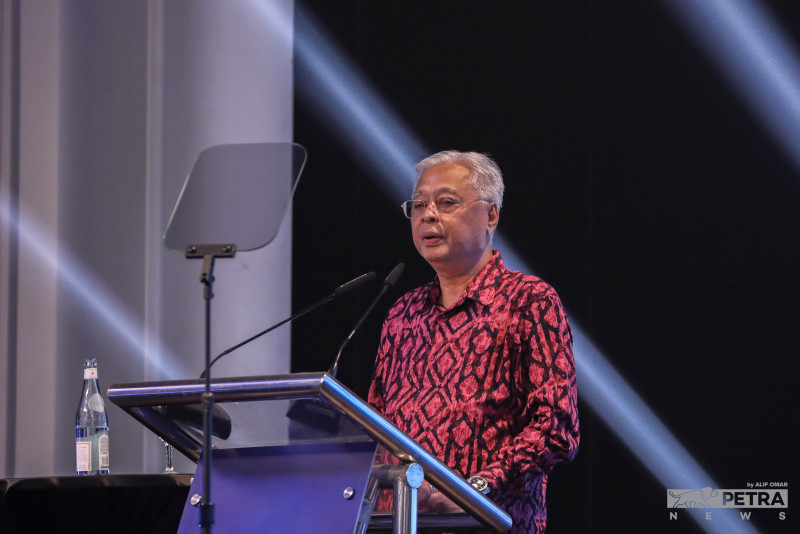 PM assures media freedom after NST, The Edge controversies