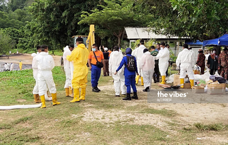 Oil slick exacerbates PD’s woes – Anwar Ibrahim