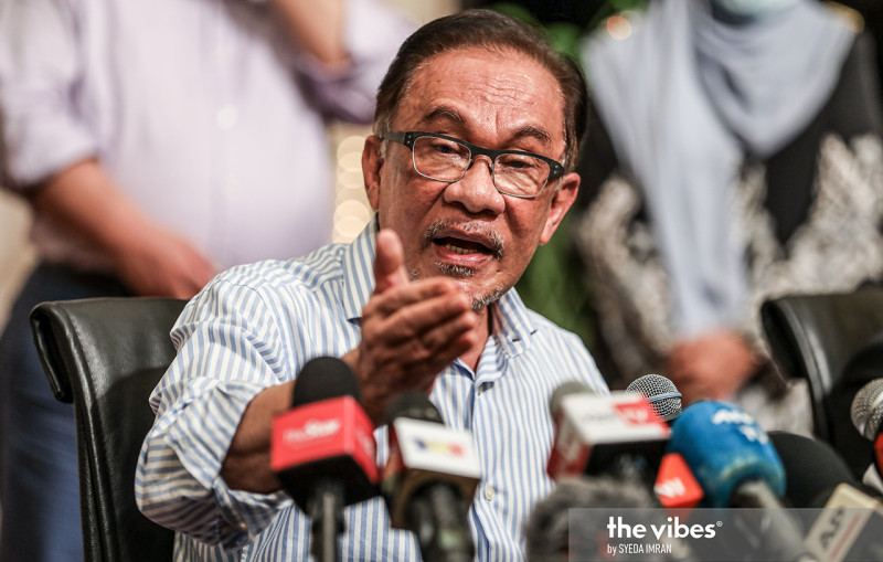 Anwar shoots down talk of official cooperation with Umno