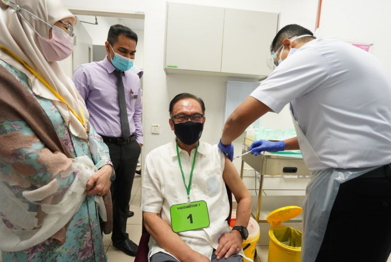 Anwar urges easing of Covid-19 vaccination process