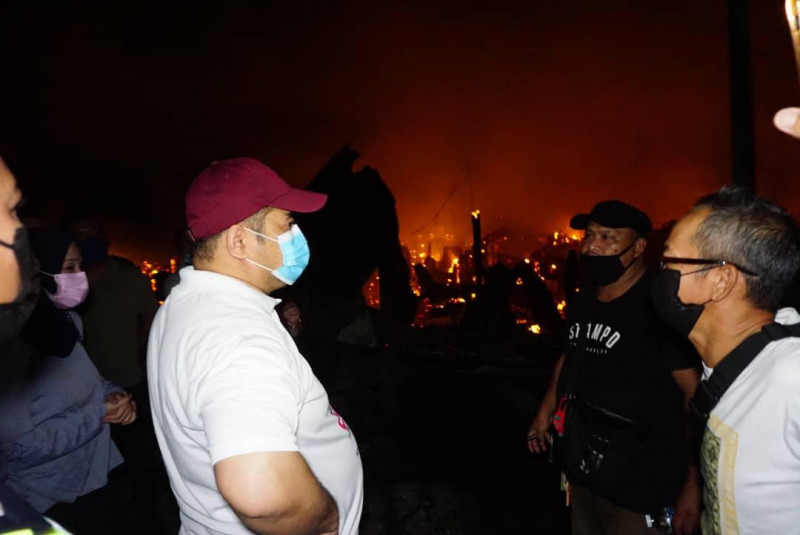 200 moved to shelters after blaze razes Putatan water village