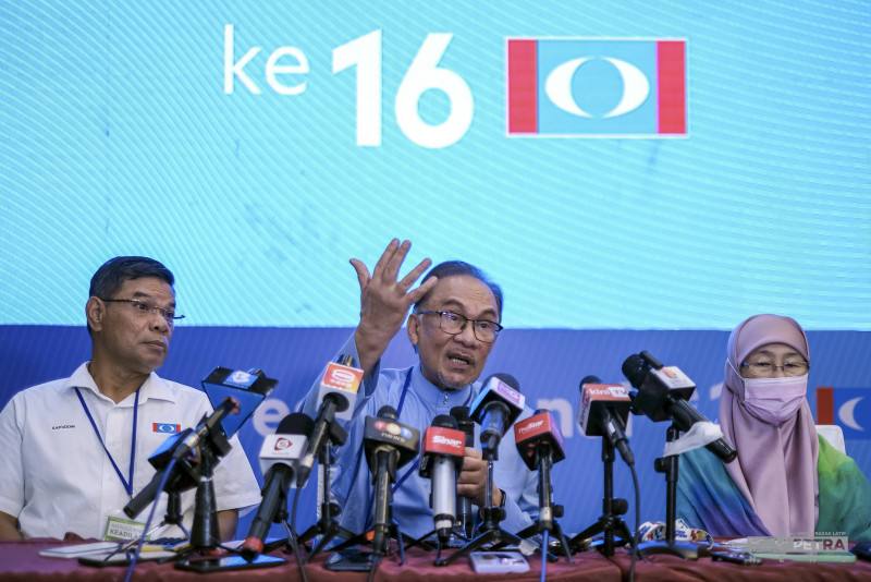 [UPDATED] Unnecessary to ‘poke’, but that’s Rafizi: Anwar hits back