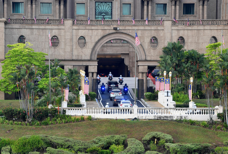 9th PM must chill political heat, Umno vet says in plea to royalty