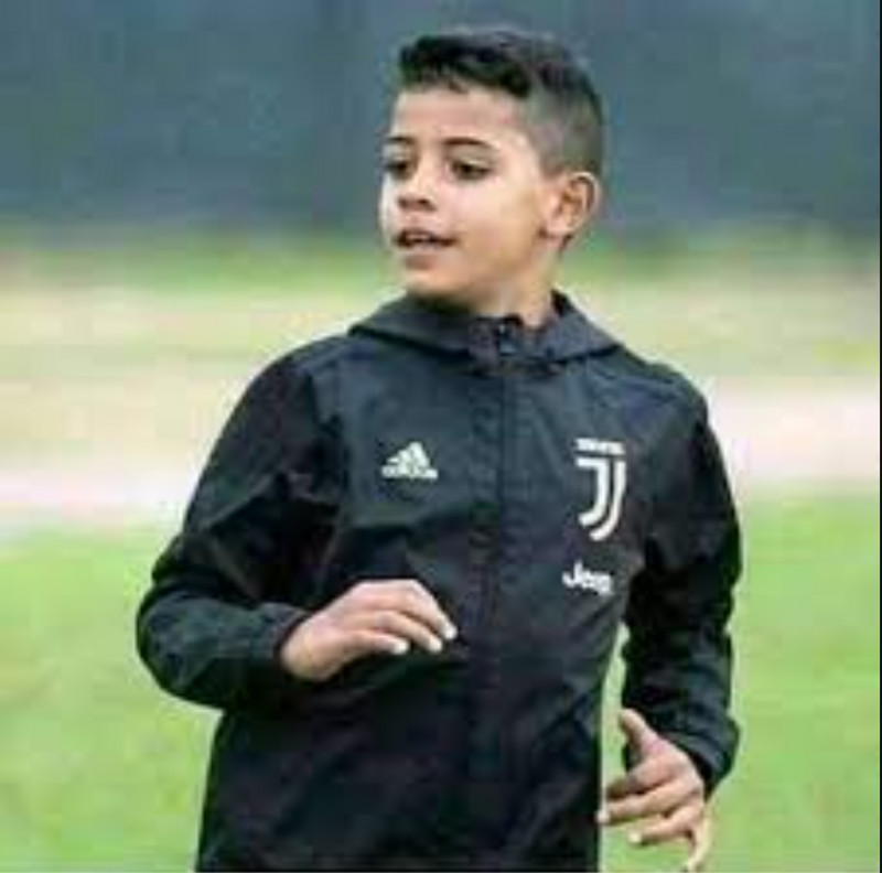 Cristiano Ronaldo Junior follows dad to Old Trafford