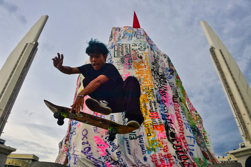 Bangkok protesters skate for reform in anti-government demonstration