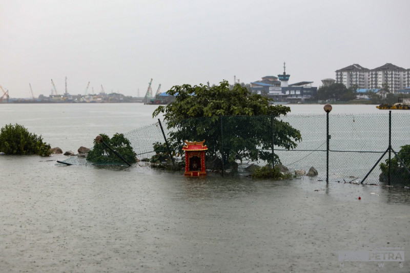 Authorities warn of extreme high tide in Klang till Sunday