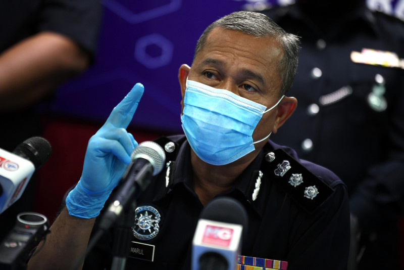 Cops raid Sepang stationery shop suspected of storing firecrackers, fireworks
