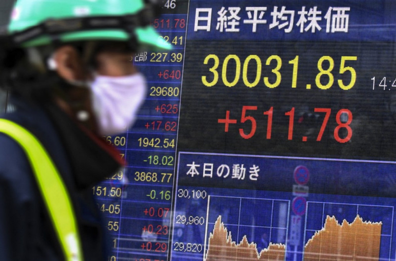 Tokyo stocks lower at end of trade on profit-taking