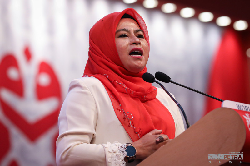 [UPDATED] Shahrizat fails to return as Wanita Umno chief as Noraini easily defends post