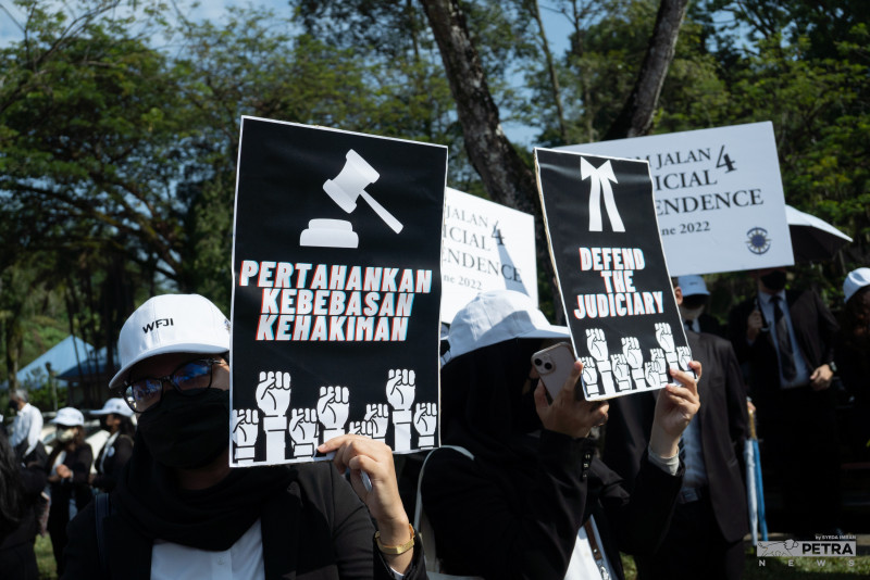 M’sian Bar takes legal action against police, home ministry for blocking march