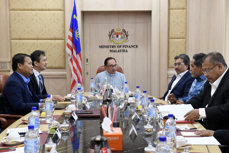 Limited time to resolve problems affecting national economy: Anwar