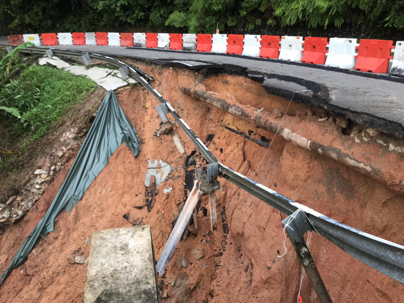 Balik Pulau-Teluk Bahang road closed due to soil erosion