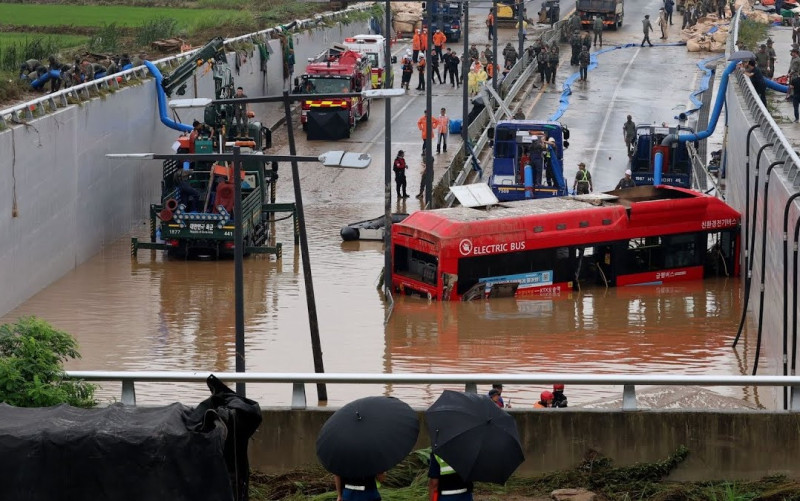 Four more bodies found in South Korea’s flooded underpass