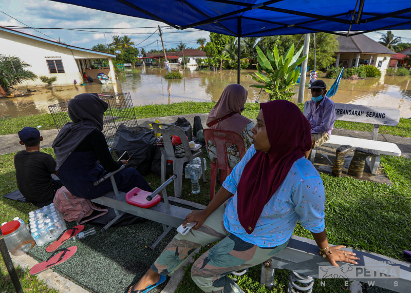 Dengkil flood victims feel ‘like being trapped on an island’