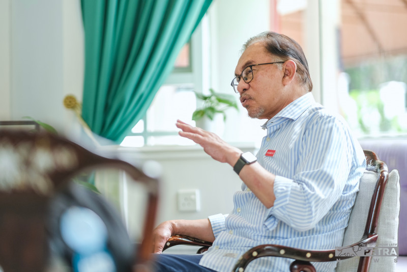 Sabah situation calm, state govt unchanged for now: Anwar