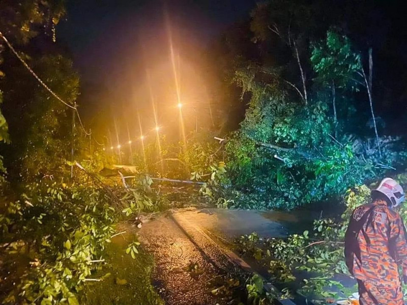 Jalan Mantin-Seremban temporarily closed following landslide
