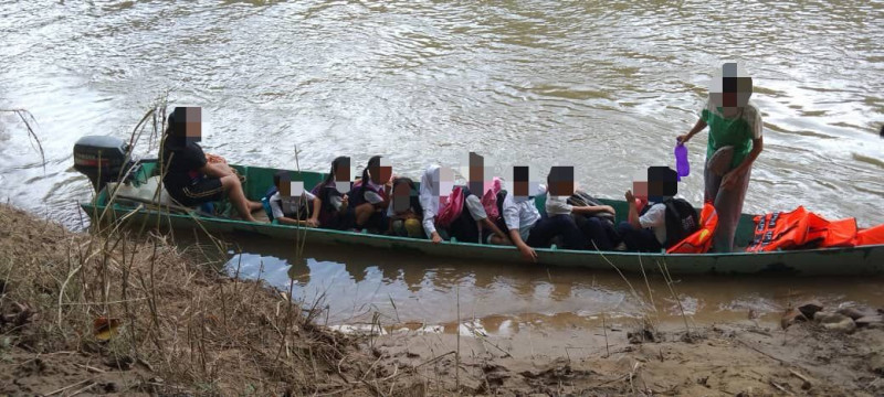 Little lives at stake: Sabah’s Pitas children brave tiny boat ride to school