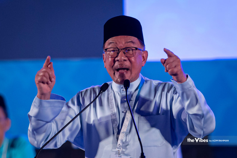 [UPDATED] Read my statement on South China Sea, Anwar tells Muhyiddin to attend Dewan
