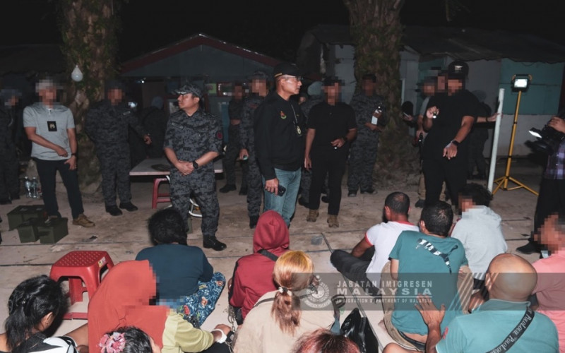 Immigration Dept raids illegal settlement in Klang, nabs 61 immigrants