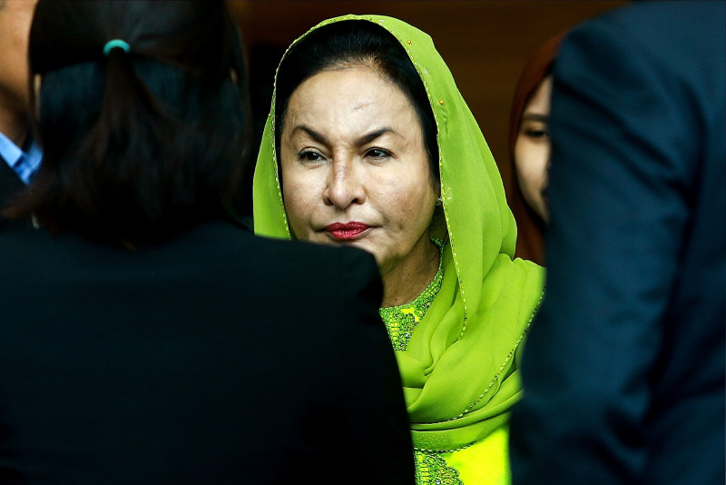 Rosmah gets passport to visit pregnant daughter in S’pore