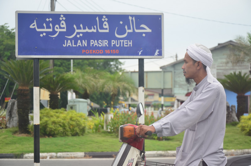 ‘Only non-Muslim houses of worship exempted from Jawi signage rule’