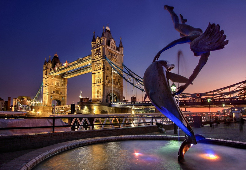 London's financial district doubles down on solar power