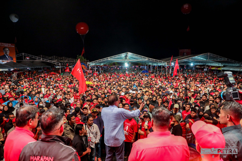 GE15: sea of red greets Anwar’s final election message in Tambun