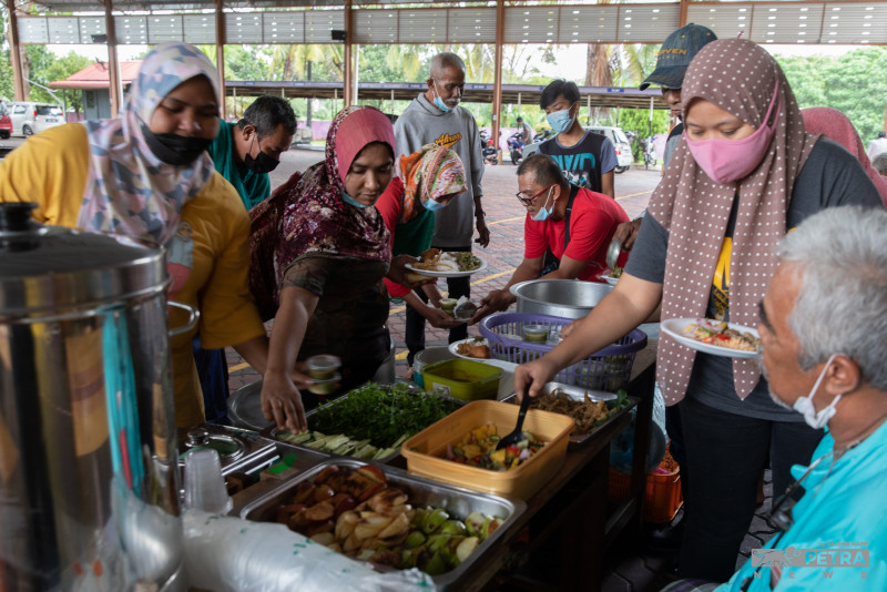 Three Kelantan relief centres equipped with rooms for Covid-19-positive flood victims