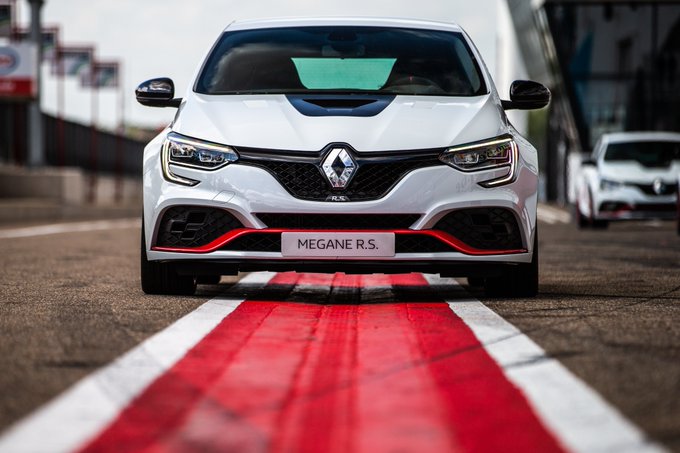 Renault says pandemic pushed it into record loss in 2020
