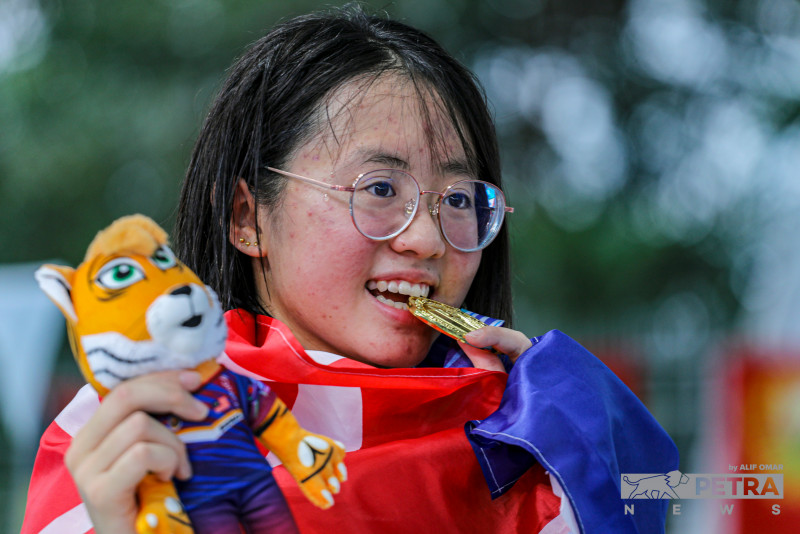 Johor’s Tan Rouxin swims to gold despite pressure