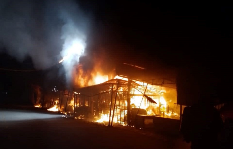 Fire destroys 14 food stalls in Taman Bukit Maluri