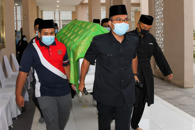 Tun Rahah’s remains arrive at Ar-Rahah Mosque