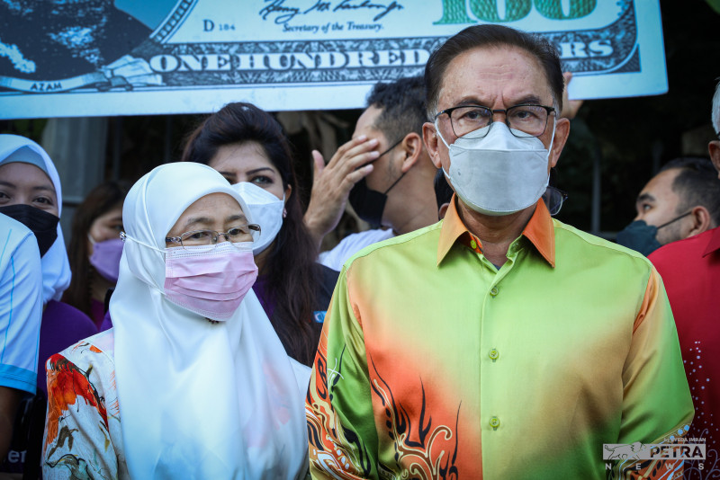 Pakatan to consider calls for Wan Azizah’s candidacy in GE15: Anwar