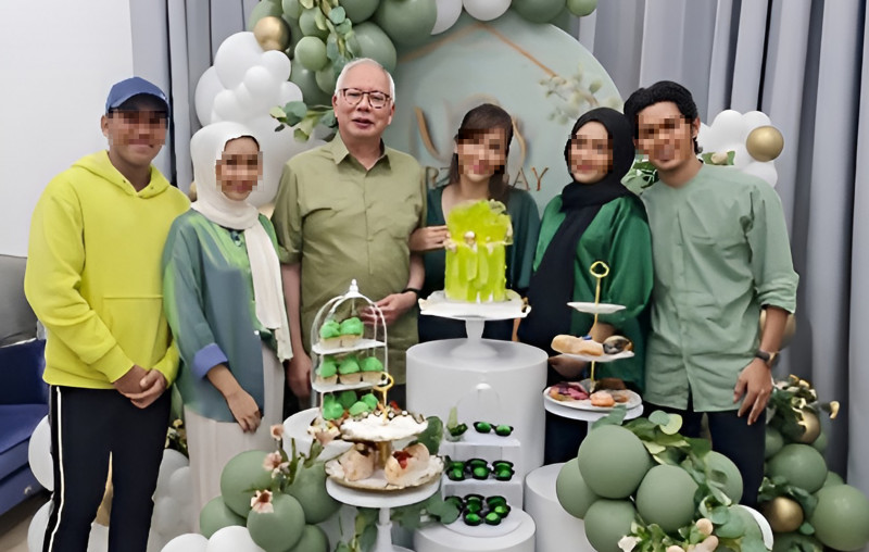 Family friend lodges report with MCMC over Najib’s newlywed photo: report