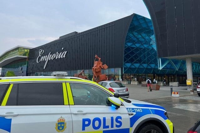 One dead in Sweden shopping mall shooting