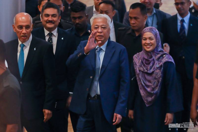 [UPDATED] Petronas-sponsored students to receive increased allowances: PM 