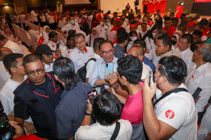[UPDATED] Anwar to contest Tambun, eyes Pakatan sweep over Perak