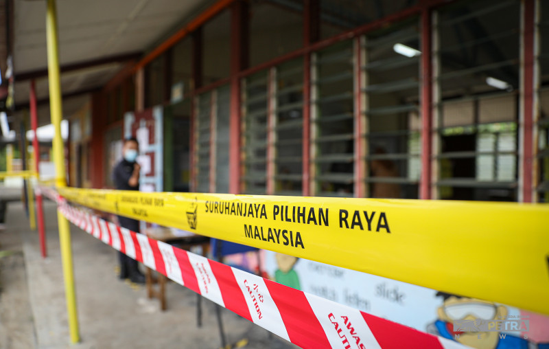 Polling agents catch 2 people ‘signalling’ voters at station