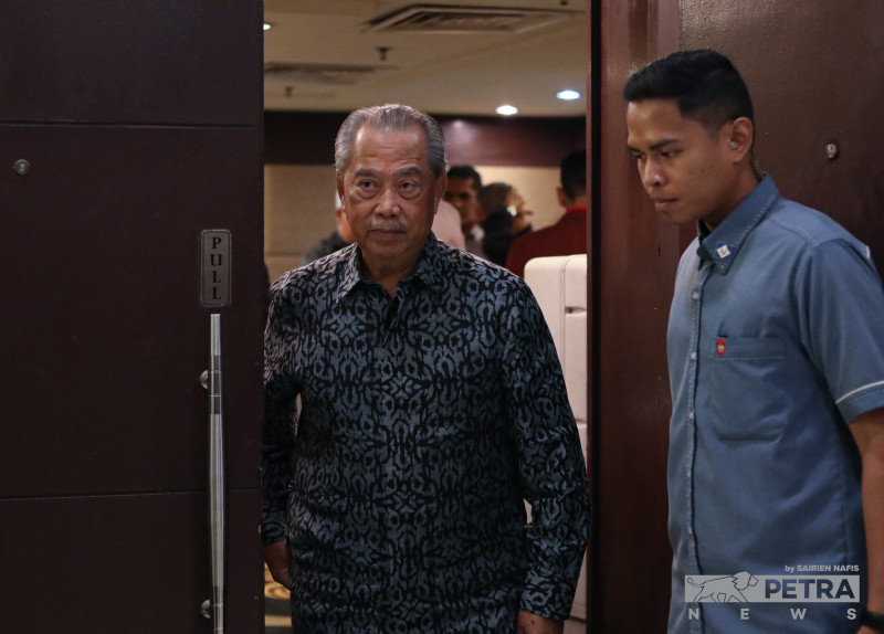 [UPDATE] Muhyiddin wants Anwar to prove he has enough SDs to form govt