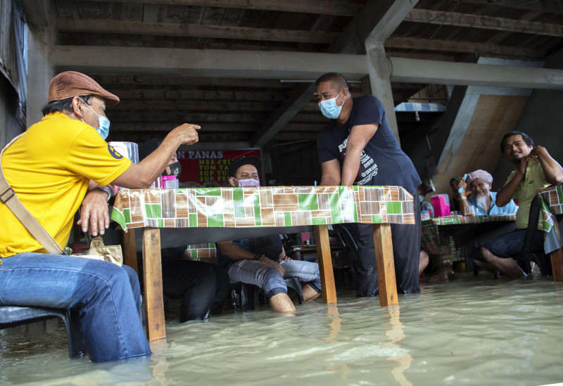 Covid-19 hospitals in flood-hit east coast able to cope: health DG