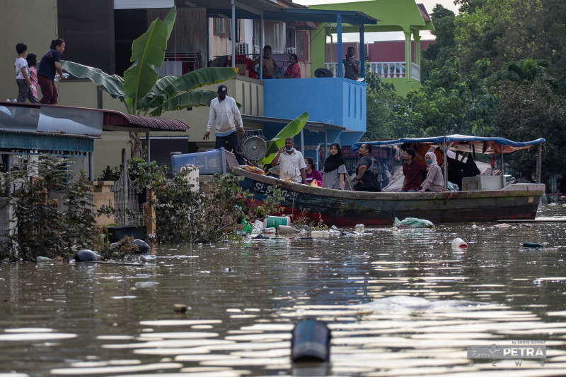 Johor, Pahang, S’wak may face flash floods within 12 hours: Irrigation Dept