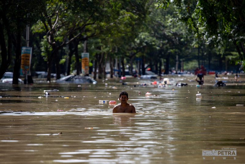 [UPDATED] Over 61,000 people evacuated in Selangor, Pahang