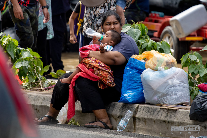 Taman Sri Muda flood victims refuse to leave their homes: Reezal Merican