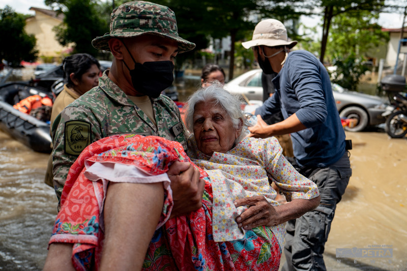 Armed forces rebukes finger-pointing in midst of flood crisis