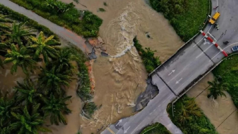 100-km stretch of Jalan Chikus in Perak closed off