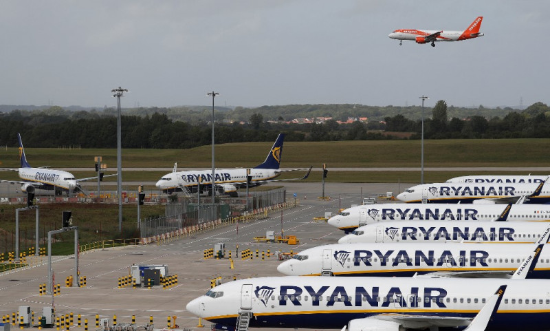 Ryanair bosses’ pay causes shareholder turbulence