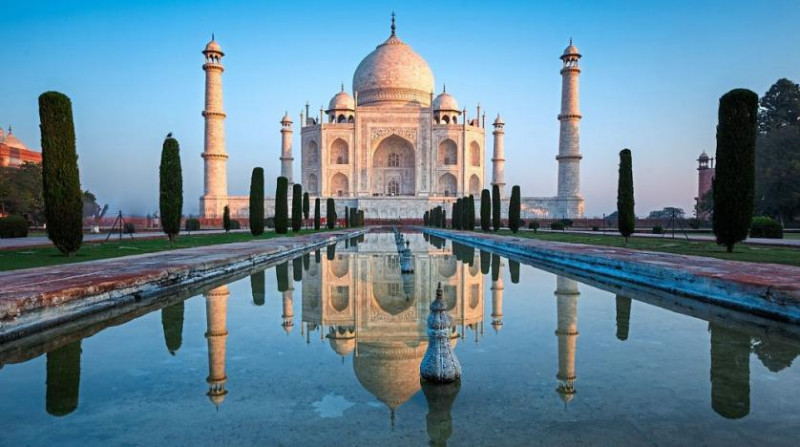 Taj Mahal reopens even as India infections soar