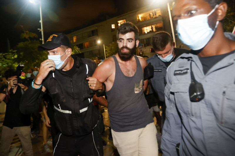 Israelis protest Netanyahu despite emergency regulations